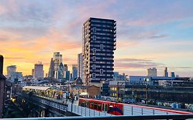 City View Sunset Luxurious Apartment In London Zone-1 Including One Family Twin Room With Its Own Stunning Private Terrace